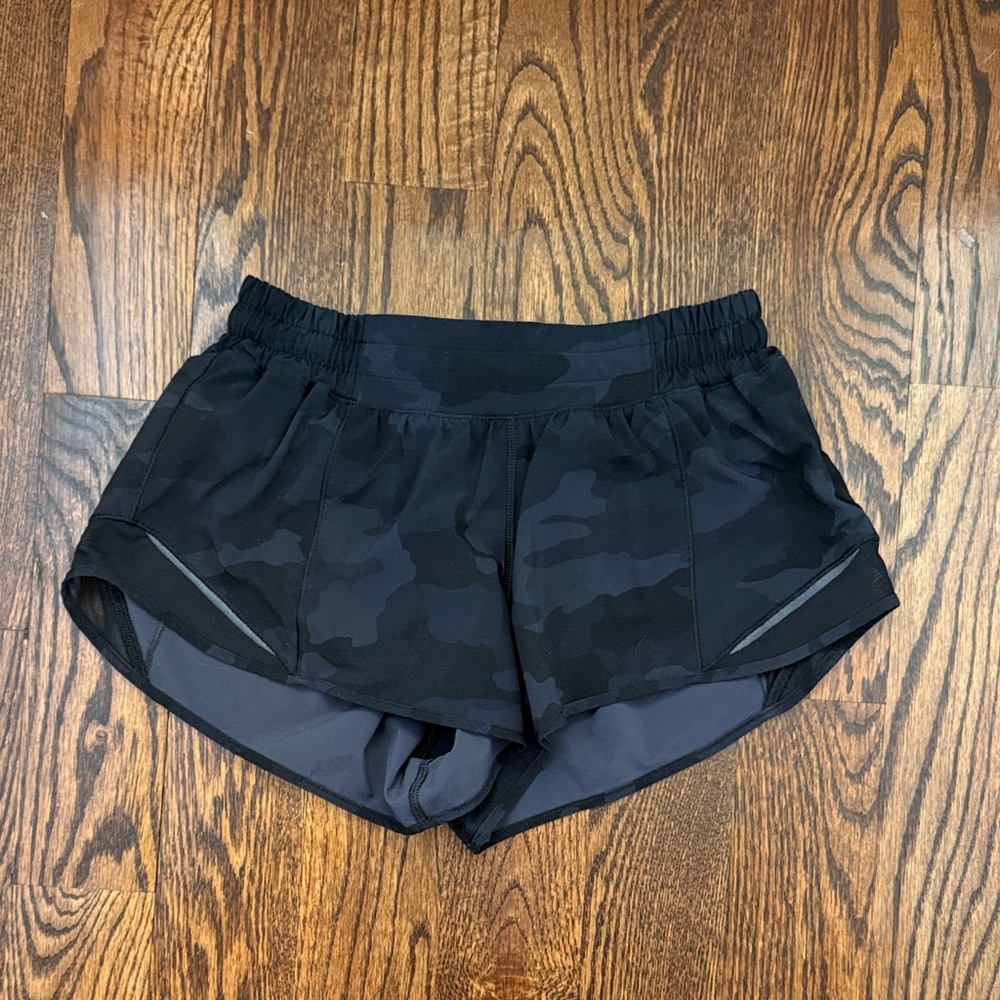 Lululemon Black Camouflage Hotty Hot Shorts Low Rise 2.5”